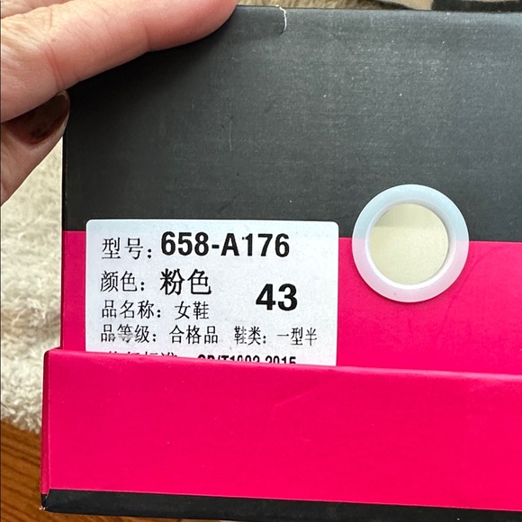 Elegant Pink Pearl Embellished Flats - Picture 3 of 4